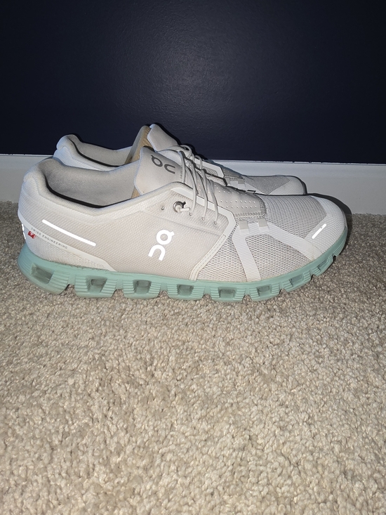 On Running Shoes - On Running Women's Cloudswift Sneakers in Light Beige with Mint Sole